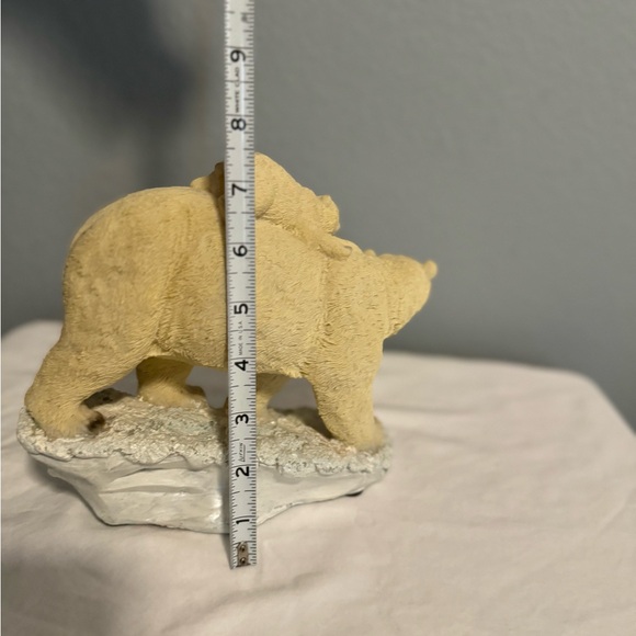 Mama polar bear and baby - Picture 6 of 10